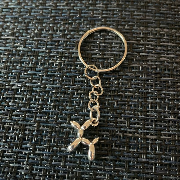 Jeff Koons balloon dog silver keychain cute miniature adorable new collectible - Picture 2 of 2